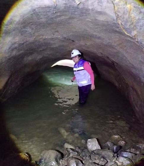 Foram identificados 14 artefatos ao longo da caverna, que está parcialmente submersa. Reprodução: Flipar