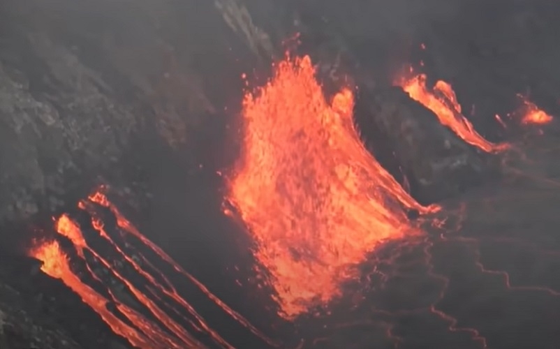 Nome do vulcão: Kilauea, no Havaí - Ele está localizado no Parque Nacional de Vulcões do Havaí sendo que é avaliado pelos cientistas como o mais ativo do mundo. Curiosamente, ele entrou em erupção no ano retrasado, no dia 01/10/2021. Reprodução: Flipar