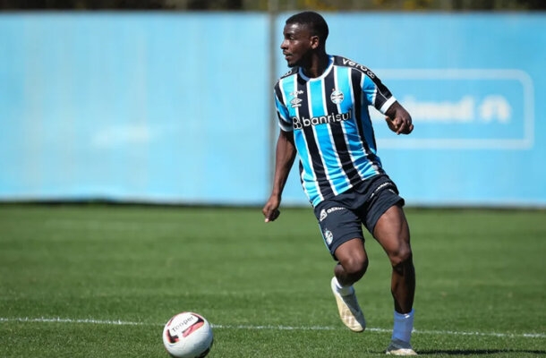 NATHAN FERNANDES - O garoto, goleador do Sub-20,entrou aos 27 do primeiro tempo na vaga de Cristaldo. Fez algumas boas jogadas, mas não teve eficácia E saiu aos 37 da etapa final para a entrada de Besozzi - NOTA 4,5 - Foto:  Renan Jardim/Gremio