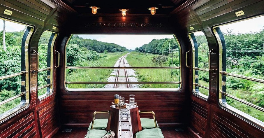 Vista do trajeto do trem de luxo The Eastern & Oriental Express, da Belmond, que faz itinerário no Sudeste Asiático. Foto: Reprodução/Instagram 26.07.2023
