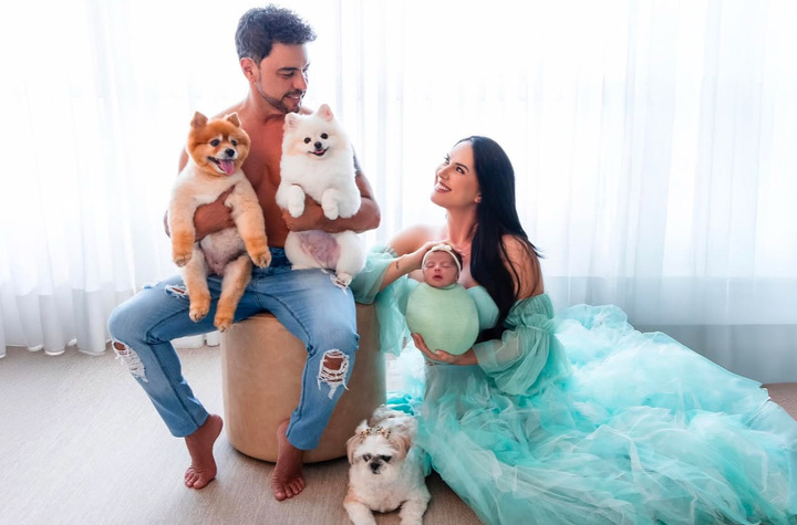 Zezé Di Camargo e Graciele Lacerda com Clara e os animais. Foto: Foto: Veruska Toledo