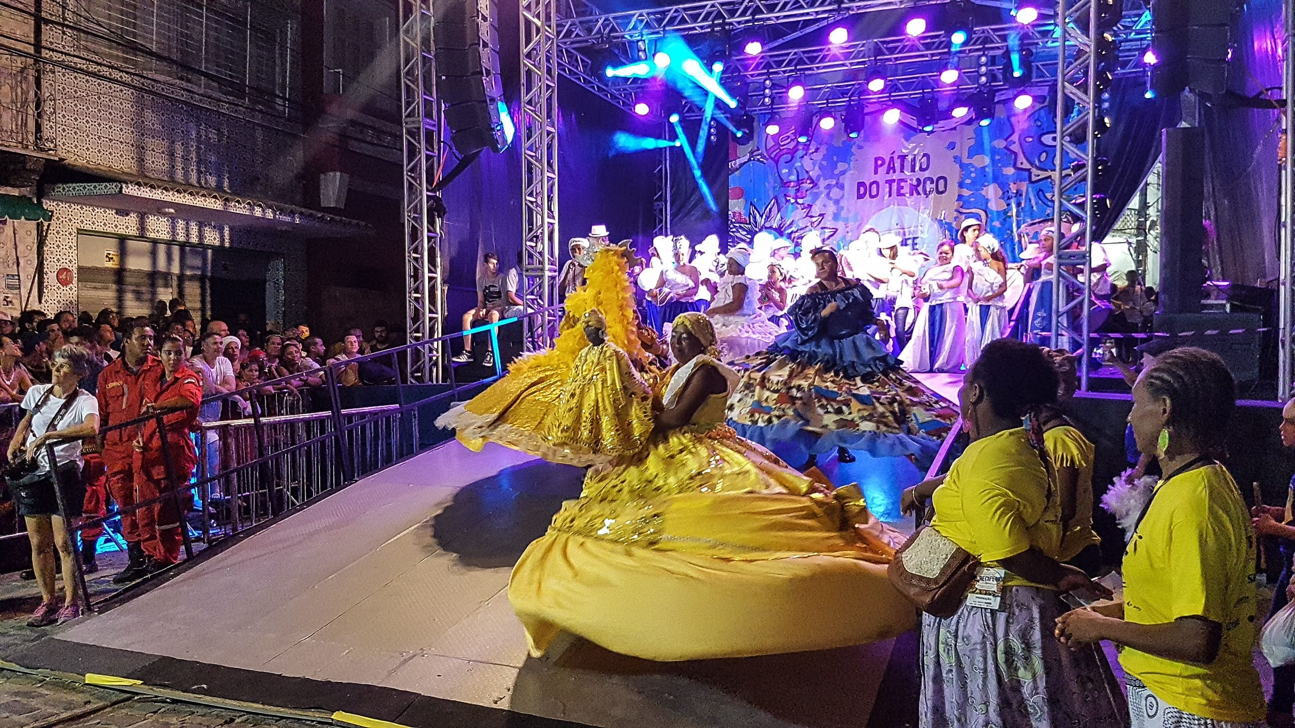Um dos momentos mais emocionantes do carnaval recifense é a Noite dos Tambores Silenciosos, que teve sua 61ª edição em 2025, entre a noite de 25 e a madrugada de 26 de fevereiro. No Pátio do Terço, na região central, as nações de maracatu celebraram a ancestralidade negra.  Reprodução: Flipar