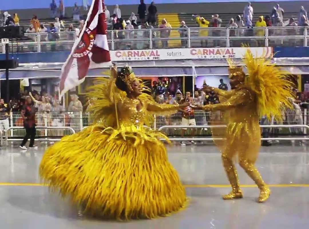 O casal tem uma série de passos que podem ser utilizados e muitos têm focado também em coreografias, mas sem deixar o bailado tradicional de lado. Alguns deles são o maneio, meia-volta, giro completo, torneado, mensura, aviãozinho, cruzado, voleio, corrupio, patinete e abano, balanço, pega de mão, meio-sapateado e apresentação da bandeira. Reprodução: Flipar