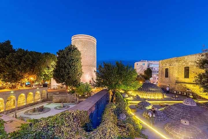 A capital e maior cidade do país é Baku — tem cerca de 2,4 milhões de habitantes —, situada às margens do mar Cáspio.  Reprodução: Flipar