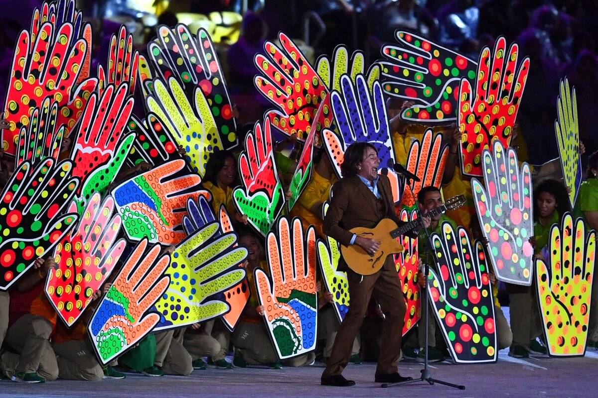 Lenine cantou "Jack Soul brasileiro" na Cerimônia de encerramento do Rio 2016
. Foto: Reprodução/Twitter