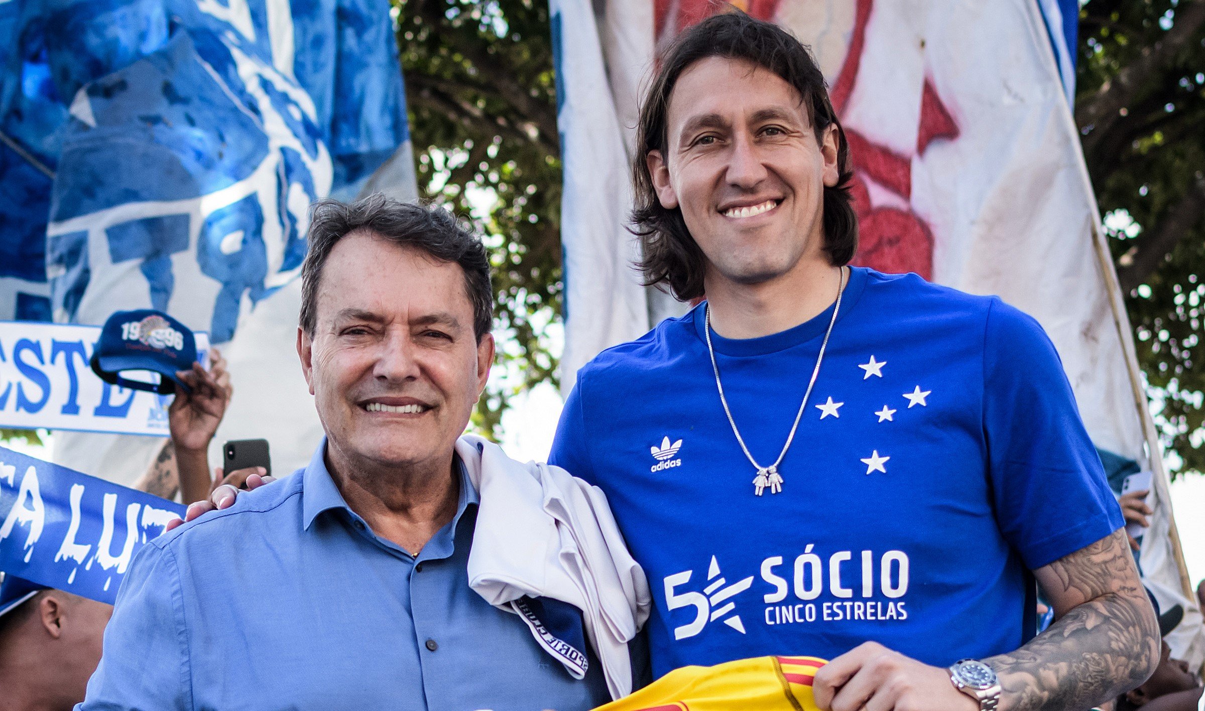 Cássio posou para fotos ao lado de Pedro Lourenço, novo dono da SAF da Raposa Gustavo Aleixo
