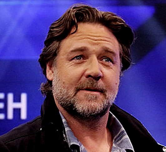 Russell Crowe – Em 2005, o ator ficou furioso por não conseguir fazer uma ligação para a Austrália e arremessou o telefone do hotel num funcionário. Foi preso, mas depois pagou fiança e uma indenização à vítima.  Reprodução: Flipar