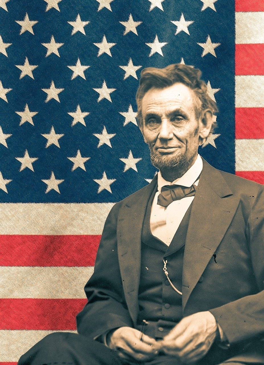 Após perder a disputa eleitoral para o Senado em 1858, foi indicado pelo Partido Republicano como candidato à presidência em 1860. Em meio às disputas entre o norte e o sul do país sobre a escravidão, foi eleito o 16º presidente dos Estados Unidos. 
 Reprodução: Flipar