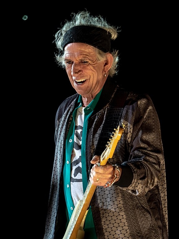 Keith Richards - O músico britânico dos Rolling Stones gosta de comer torta inglesa antes dos shows. Mas só se foi o primeiro a se servir e quebrar a casca de queijo da guloseima.  