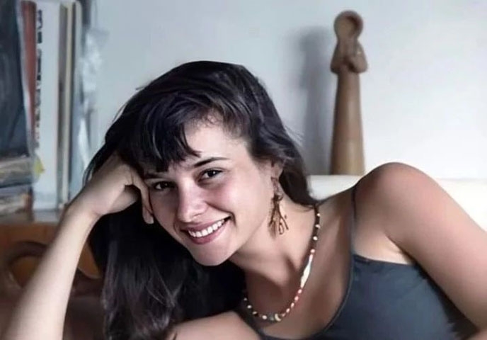Os laudos apontam que Daniella recebeu 18 golpes. Na época, muito se falou em tesoura, mas a arma foi um punhal.   Reprodução: Flipar