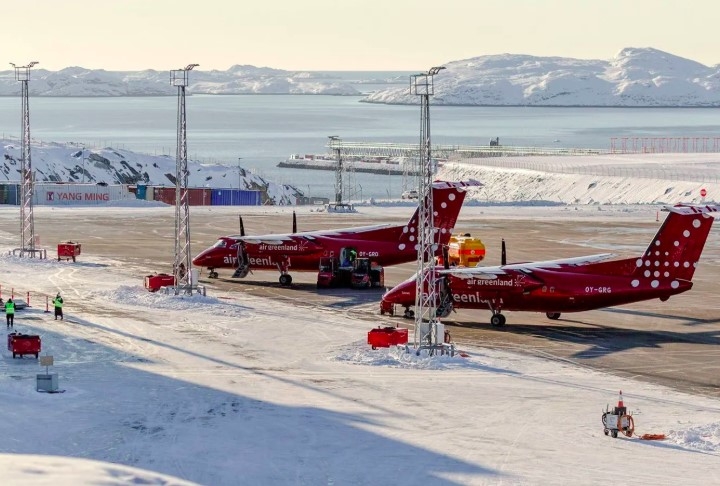 A Groenlândia está operando em 2025 com um novo aeroporto internacional em Nuuk, capital do país, marcando uma transformação na conexão do território ártico com o resto do mundo. Reprodução: Flipar