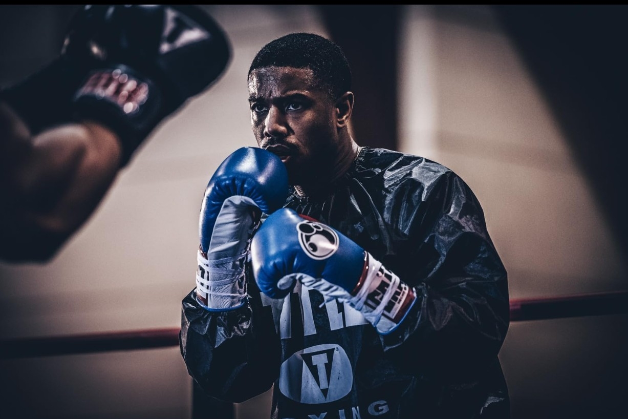 Michael B. Jordan reprisou o papel em “Creed II”, lançado em 2018, que dá continuidade à carreira de Adonis Creed e apresenta o confronto com Viktor Drago. 
 Reprodução: Flipar