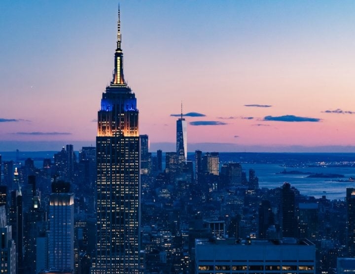 A Times Square, o Empire State Building (foto) e a Estátua da Liberdade são alguns dos pontos mais emblemáticos da cidade americana e que sempre dão as caras em vários filmes de Hollywood. Reprodução: Flipar