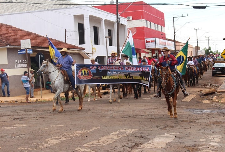 Ariranha do Ivaí (Paraná) - Cidade com 2.100 habitantes numa área de 240 km2, a 700m de altitude e  404 km da capital Curitiba Reprodução: Flipar