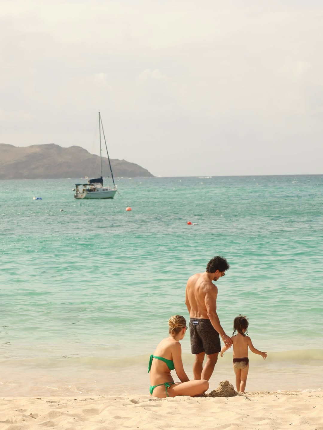 Gabriela Prioli curte St. Barths com marido e filha nas férias. Foto: Instagram