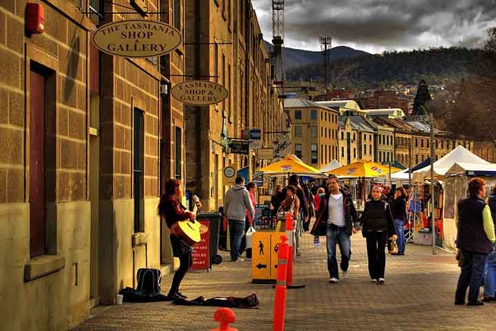 Hobart é o ponto de partida para explorar o Monte Wellington e o famoso mercado de Salamanca. Reprodução: Flipar