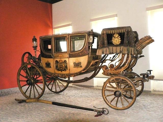 Museu Imperial (Petrópolis-RJ): Funciona no antigo Palácio de Verão do imperador Dom Pedro II, aberto em 1862. O museu, criado em 1940, abriga objetos pessoais da família imperial, móveis, veículos, obras de arte e documentos da Realeza. Uma preciosa fonte de aprendizado sobre a Monarquia Brasileira. 