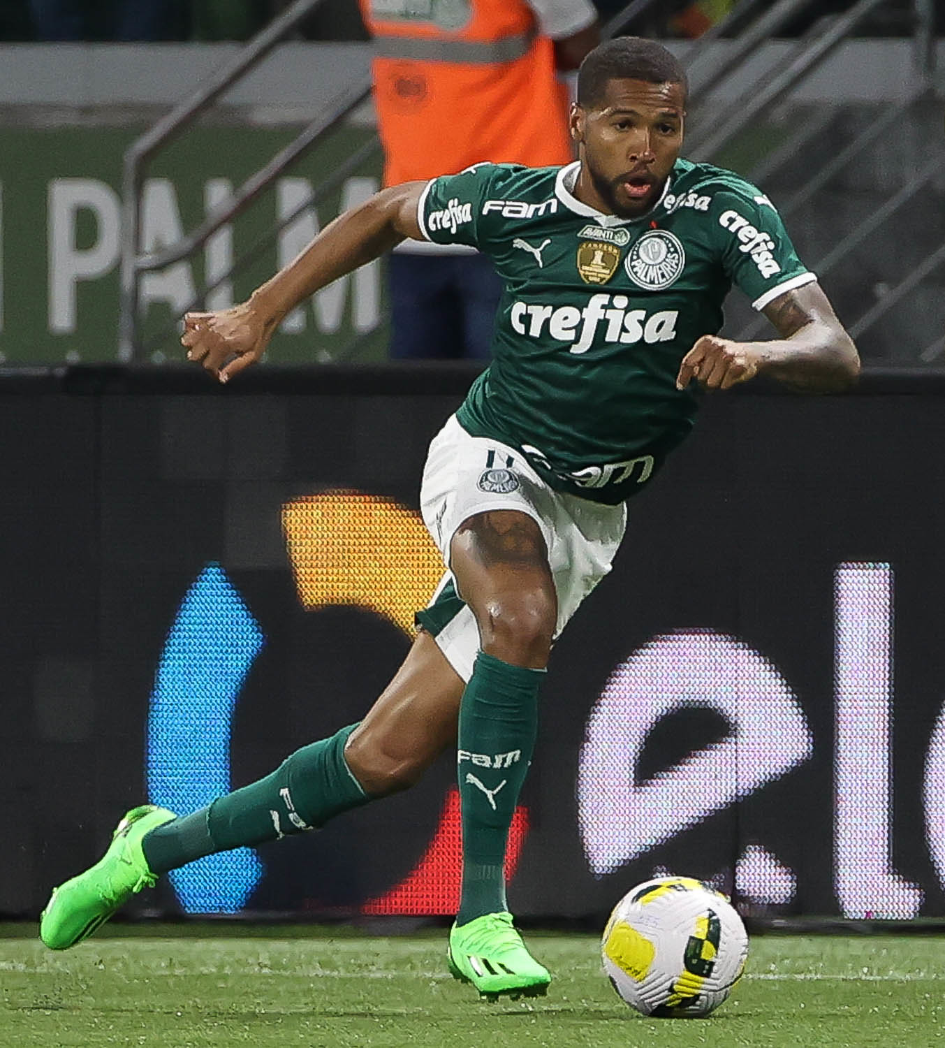 Cruzeiro e Palmeiras avançam em negociação do atacante Wesley