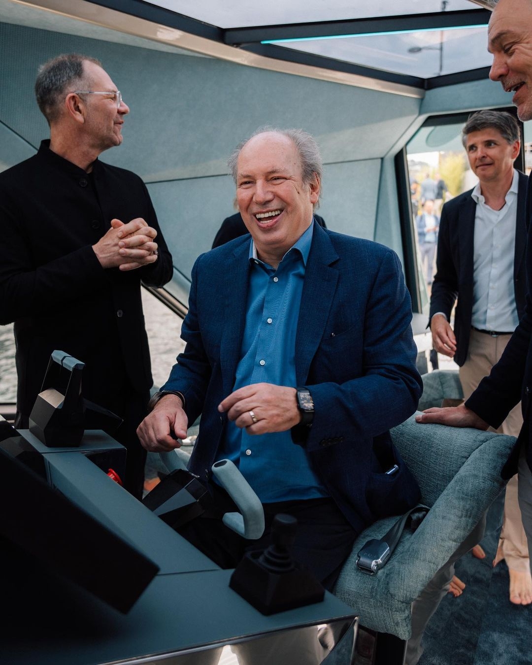 Hans Zimmer, compositor e produtor musical alemão, completou 67 anos no dia 12 de setembro. Suas obras destacam-se por integrar sons de música eletrônica com arranjos orquestrais tradicionais.  Reprodução: Flipar