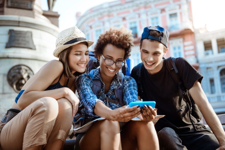 1) Romances de férias: Dados apontam que o aumento do burnout digital, especialmente em relacionamentos online, tem levado a geração Z a buscar alternativas mais autênticas. Reprodução: Flipar
