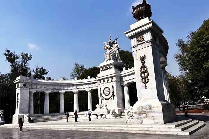 Cidade do México, México – O coreto da Alameda Central foi construído no século XIX e continua sendo um espaço tradicional para apresentações de mariachis e bandas locais. Reprodução: Flipar