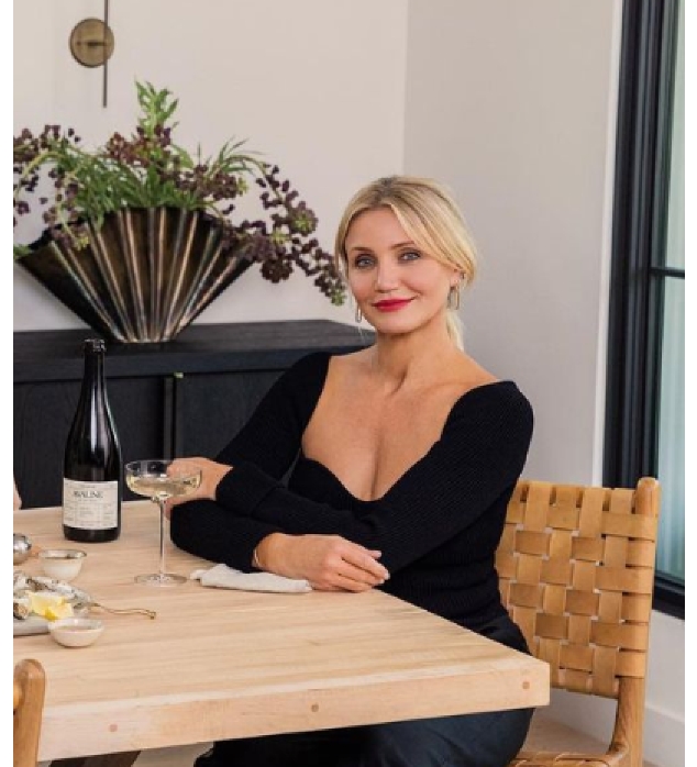 Cameron Diaz - Atriz americana, nascida em 30/8/1972, em San Diego. Apesar da fama de antipática com o público, tem milhões de fãs que curtem seu talento e beleza. Descendente de alemães, ingleses, holandeses e índios, ela também é modelo e empresária. 