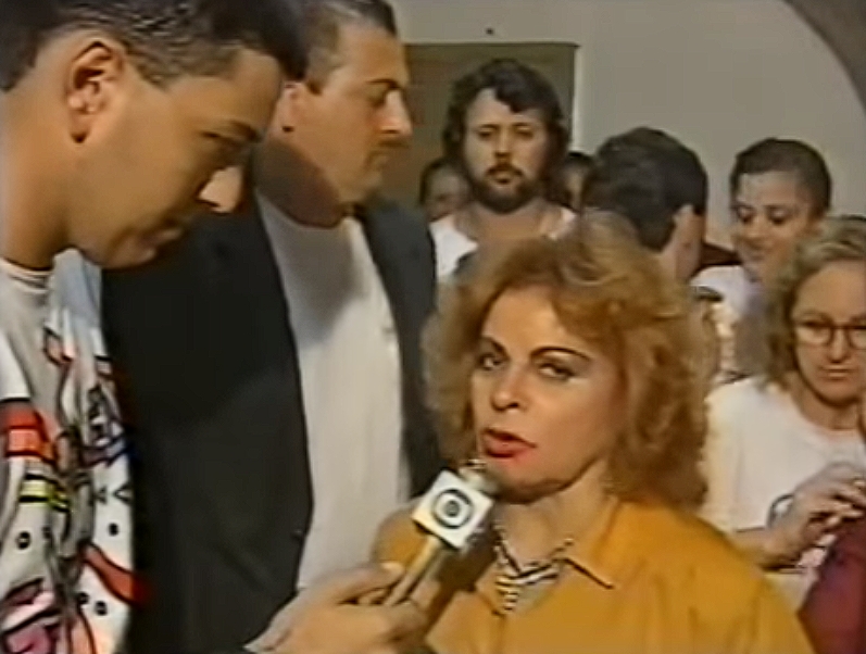 A cantora Ângela Maria foi o tema da Rosas de Ouro no Anhembi em 1994. Ela chegou a comparecer no Sambódromo paulistano. No entanto, um desentendimento com a direção da escola fez com que ela cancelasse a sua participação. Ângela Maria, em entrevista à Globo, alegou ter pedido uma retratação ao presidente da escola, Eduardo Basílio, para que retirasse a acusação de que ela teria cobrado para aparecer na pista. Reprodução: Flipar