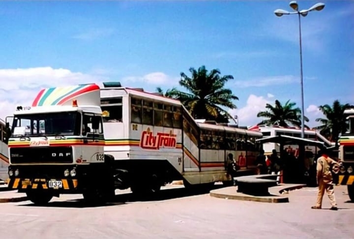 Este ônibus gigante foi fabricado na Holanda em 1989 e tinha capacidade para 350 passageiros. Reprodução: Flipar