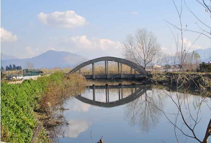 Rio Sarno- Conhecido como Sarnus pelos Romanos, o rio Sarno passa por Pompeia até o sul de Nápoles, Itália. Possui extensão de 500 km e hoje é conhecido por ser o mais poluído da Europa. Reprodução: Flipar