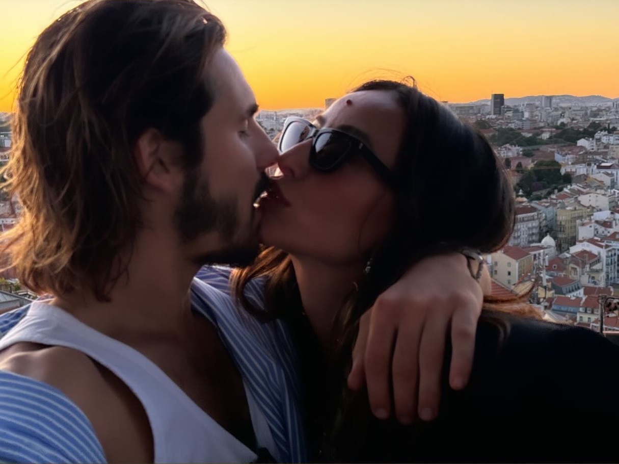 Nicolas Prattes e Sabrina Sato aos beijos em Lisboa Reprodução/Instagram