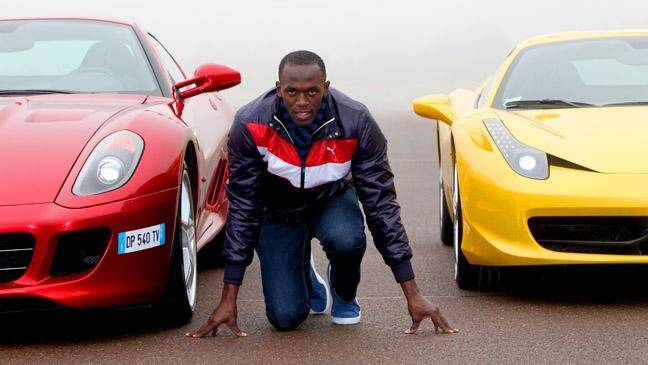 Usain Bolt com carros Ferraris. Foto: Ferrari/Divulgação