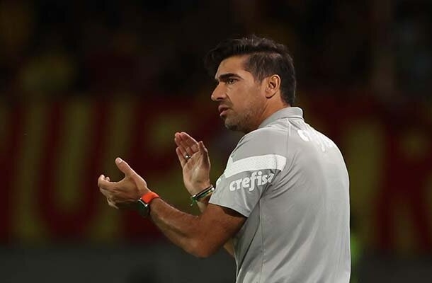 TÉCNICO: ABEL FERREIRA  - Veio com três zagueiros, Mayke na lateral e Artur caindo pela direita. O time apresetnou bom toque de bola, mas pouca finalização no alvo. Demorou muito a substituir um time que não agradava em campo e seguro a duras penas o empate - NOTA 6,0 - Foto: Cesar Greco