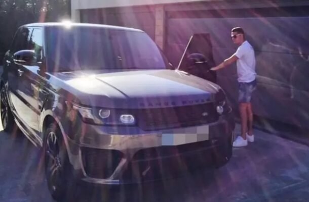 O Range Rover Velar, que custa cerca de 630 mil reais também está na lista de Cristiano Ronaldo. Foto: Instagram/CR7 Reprodução: Jogada10