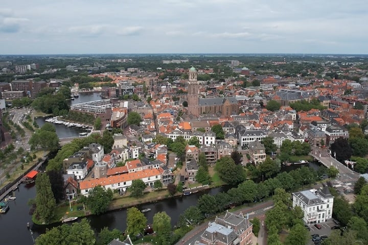 Com o PlasticRoad, Zwolle se torna um exemplo de como tradição e inovação podem caminhar juntas, oferecendo um modelo inspirador de cidade sustentável, inteligente e acolhedora. Reprodução: Flipar