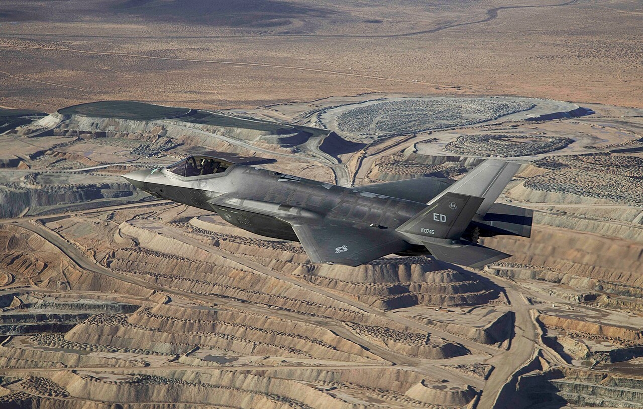12º) Arábia Saudita (914 aeronaves): Fundada em 1950, a Força Aérea da Arábia Saudita (RSAF) é uma das mais antigas e poderosas forças aéreas do Oriente Médio. Recentemente, o país aprovou a compra de modelos F-35 Lightning II (foto) dos EUA. Reprodução: Flipar