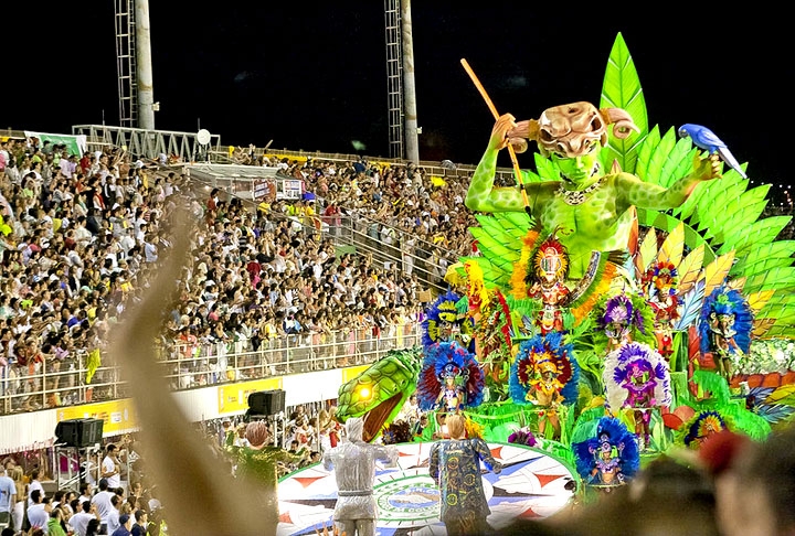 No Sul, o Carnaval de Florianópolis é uma festa que reúne blocos de rua, desfiles de escolas de samba, shows e outras atividades.  Reprodução: Flipar