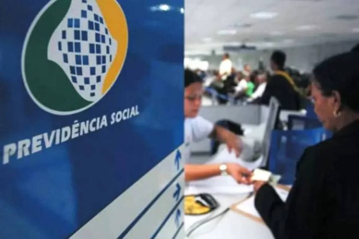 Na quinta-feira (24/04), o governo federal anunciou a suspensão imediata de todos os descontos mensais realizados por associações e sindicatos nos benefícios do INSS.  Reprodução: Flipar