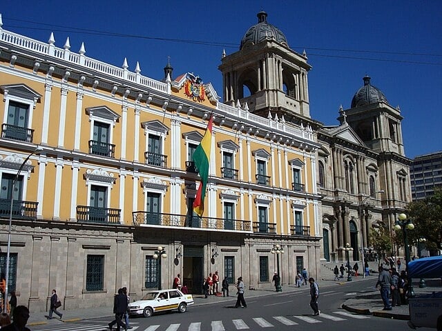 O Palácio Quemado fica localizado na Praça Murillo, em La Paz. Atualmente, o prédio funciona apenas para atos protocolares. Reprodução: Flipar