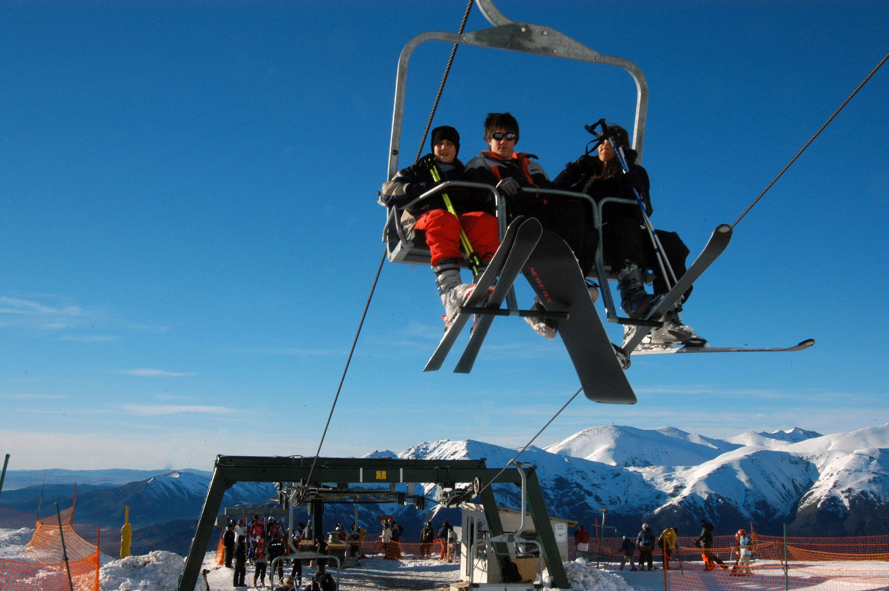 As montanhas do Cerro Catedral são perfeitas para a prática de esqui. Foto: Getty