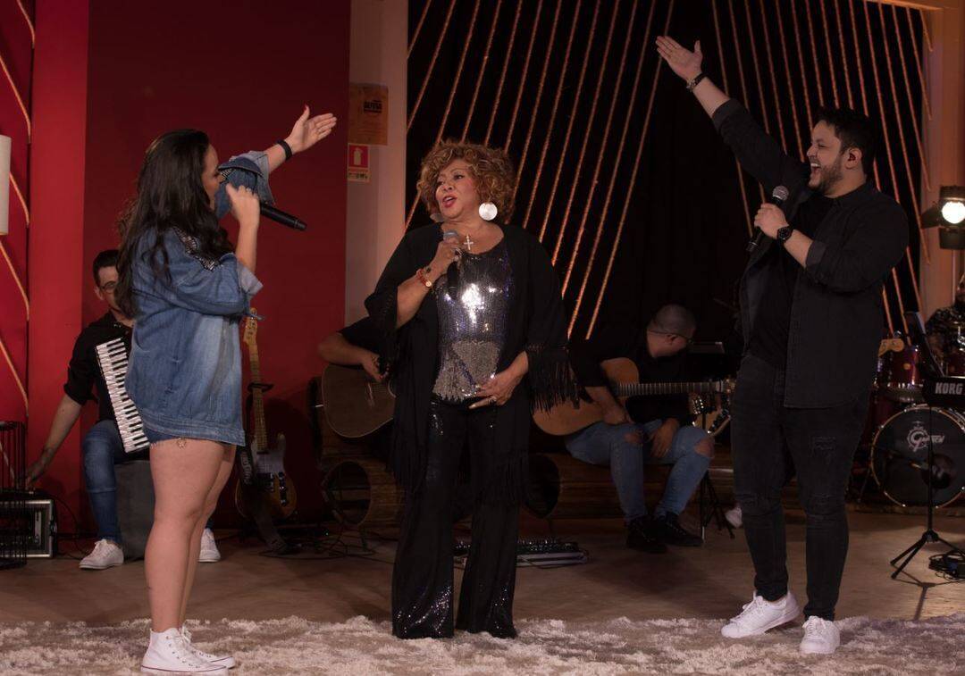 Luiza e Maurílio com Alcione. Foto: Reprodução/Instagram