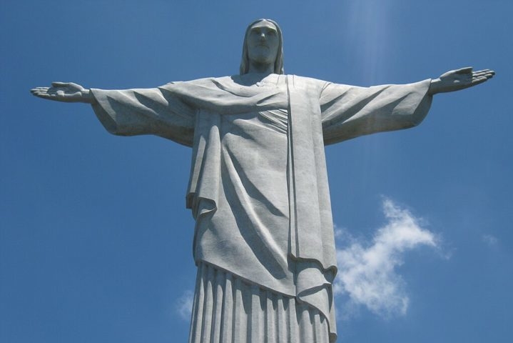 O Santuário Arquidiocesano Cristo Redentor tem feito uma série de eventos durante todo o mês de outubro em homenagem ao aniversário do monumento. As festividades incluem caminhadas, maratonas, missas e eventos solidários, que irão atrair fiéis e turistas ao Corcovado. Reprodução: Flipar