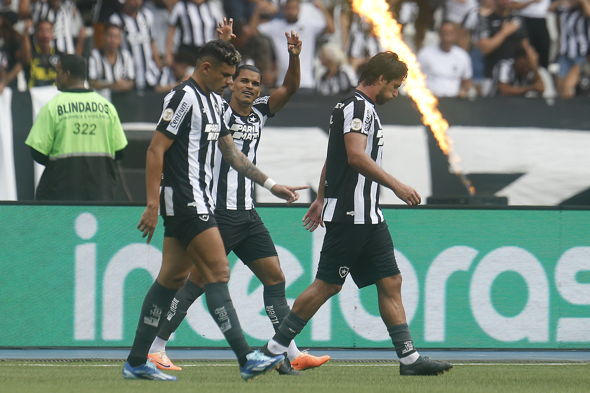 Botafogo cede empate nos acréscimos para o Santos e tropeça em casa -  Placar - O futebol sem barreiras para você