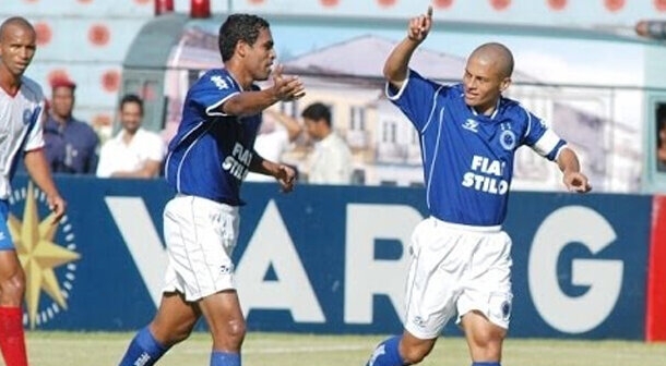 Bahia 0 x 7 Cruzeiro, pela 46ª rodada do Campeonato Brasileiro de 2003,  na Fonte Nova, em Salvador (BA) - Gols: Alex (5), Felipe Melo e Mota (CRU). - Foto: Divulgação/Cruzeiro