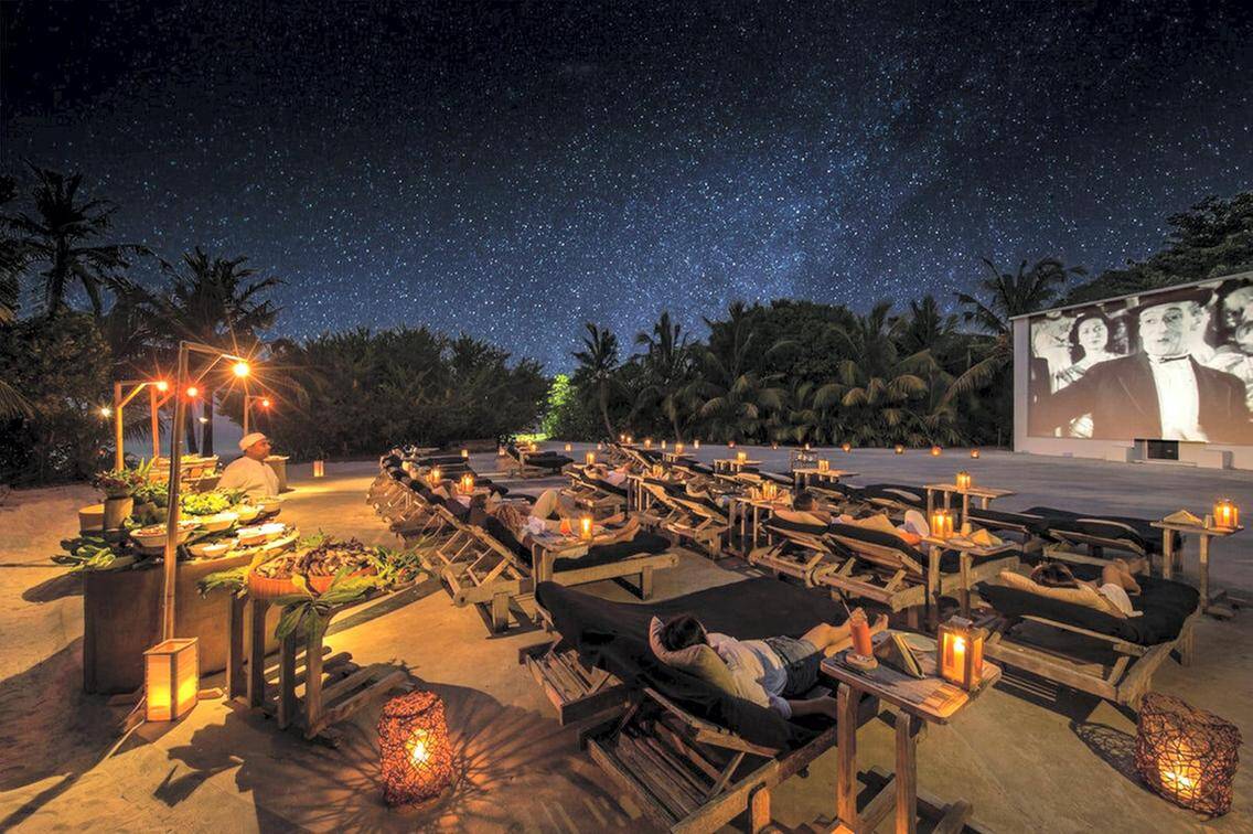 O resort conta com cinema ao ar livre. Foto: Divulgação